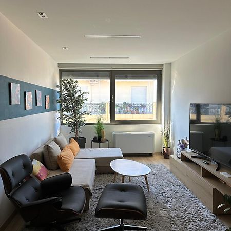 Urban Apartment Amaliada Kültér fotó